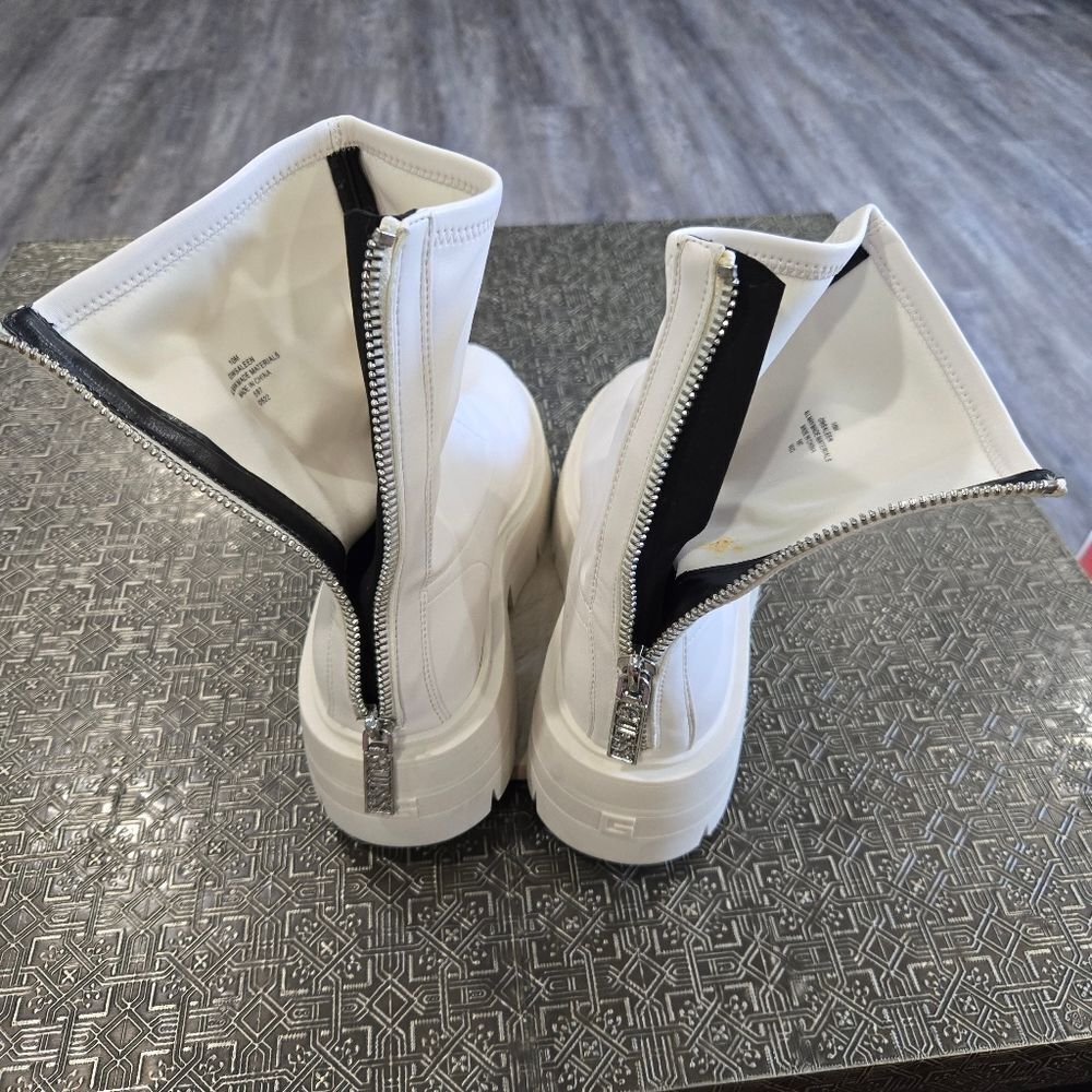 🐢 Guess GW Saleen Combat Platform Boots in Cream Womens Size 10 Like New! - Picture 10 of 15
